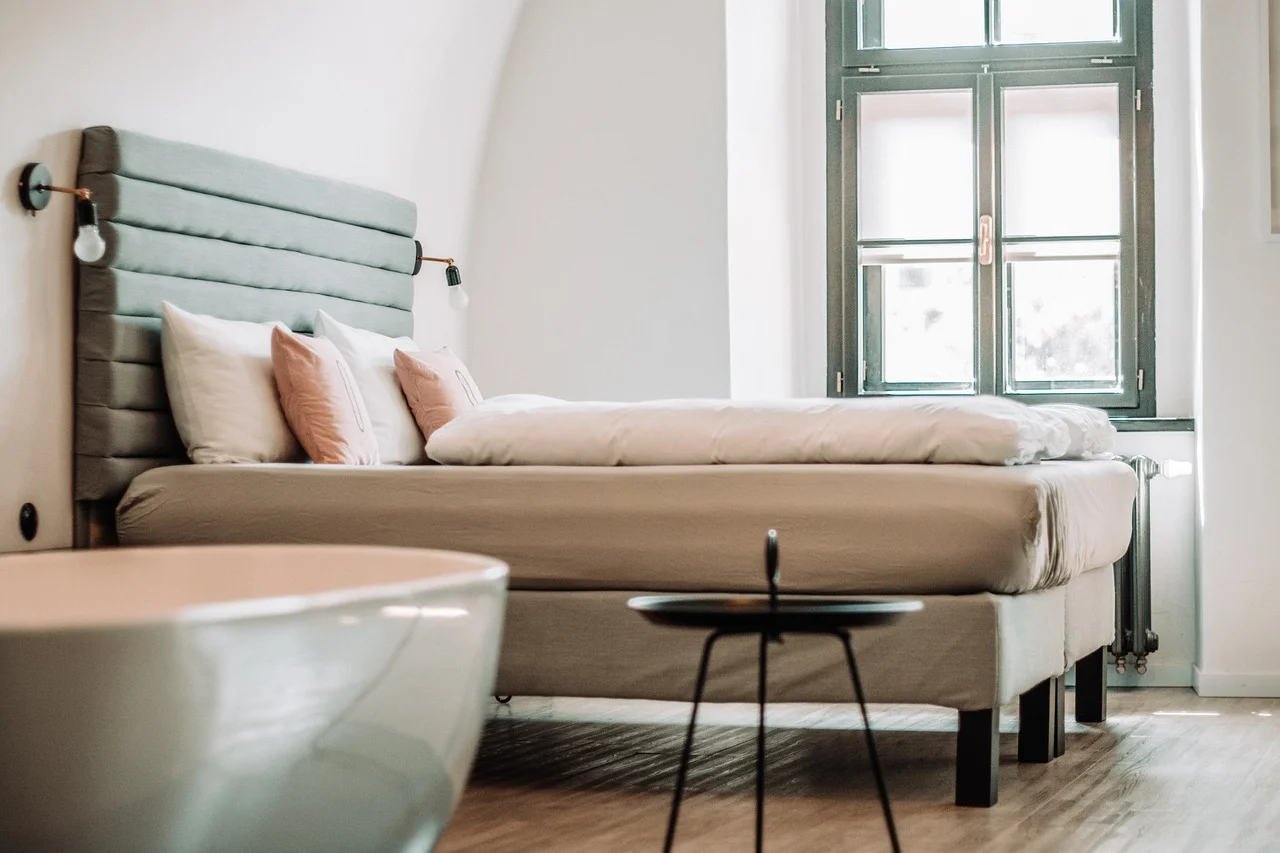 Podłogi drewniane i panele winylowe – elegancki montaż we Wrocławiu